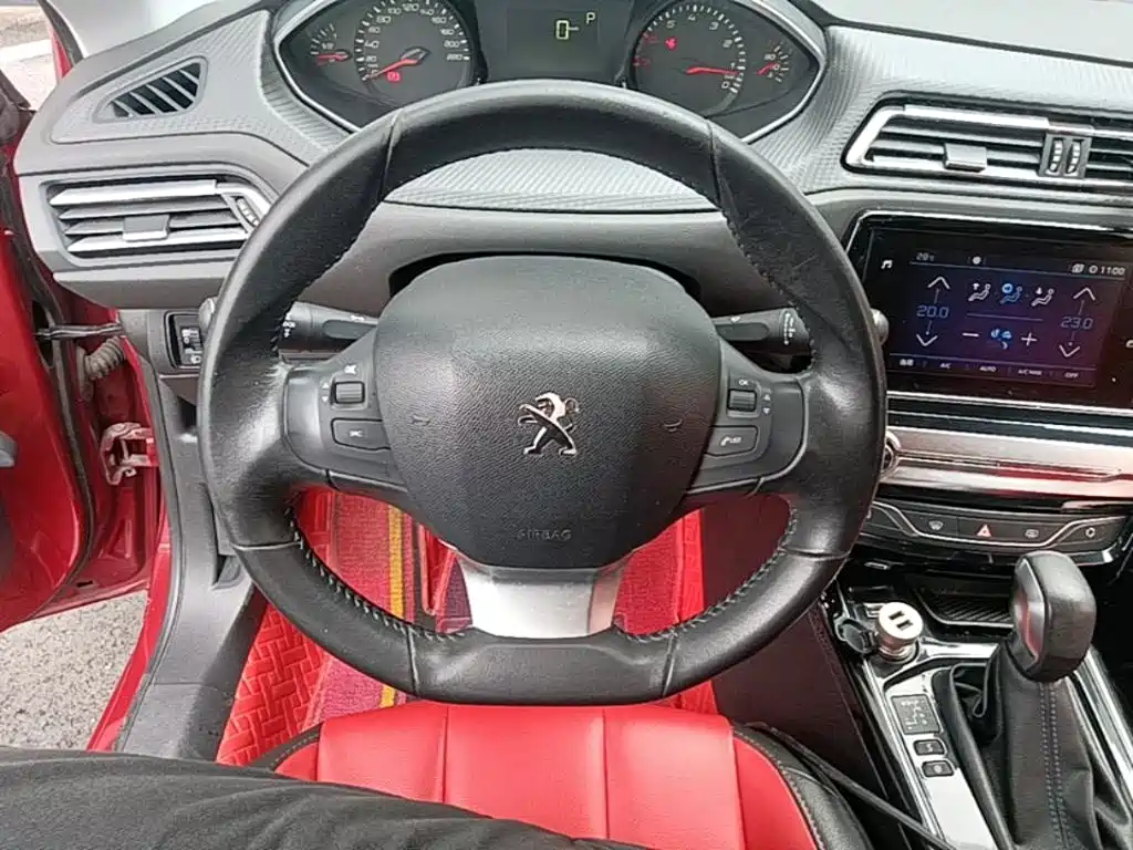 Peugeot 308 2017 — фото 11