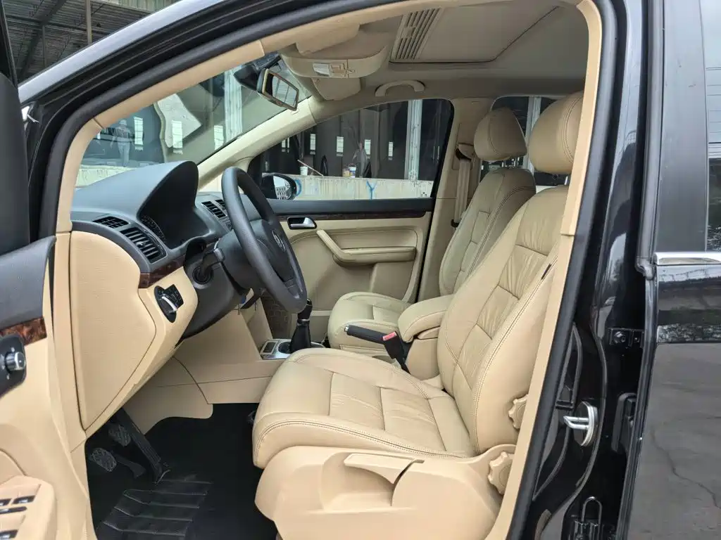 Volkswagen Touran 2015 — фото 12