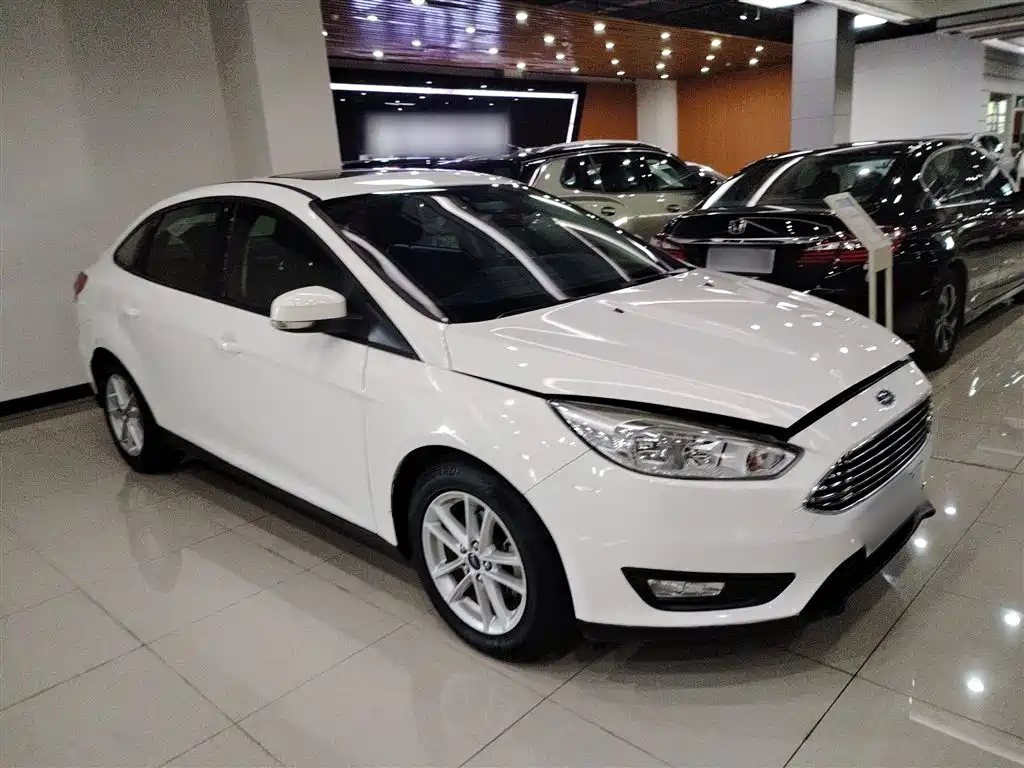 Ford Focus 2018 — фото 22