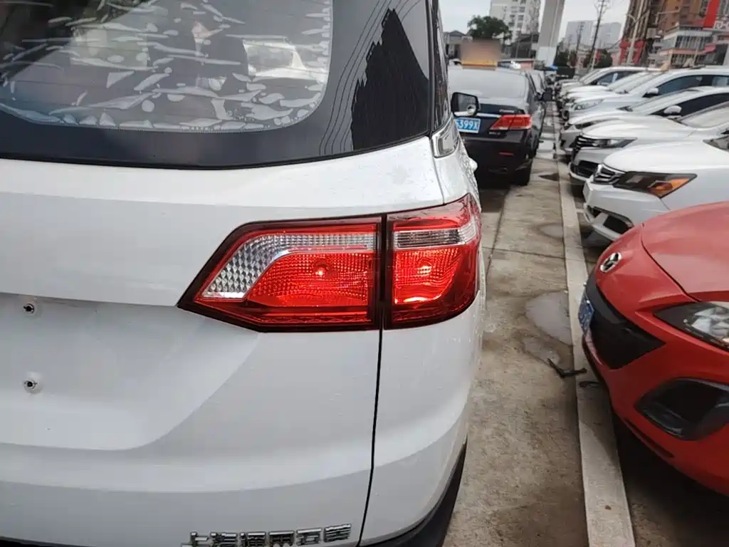 Wuling Hongguang S3 2018 — фото 8