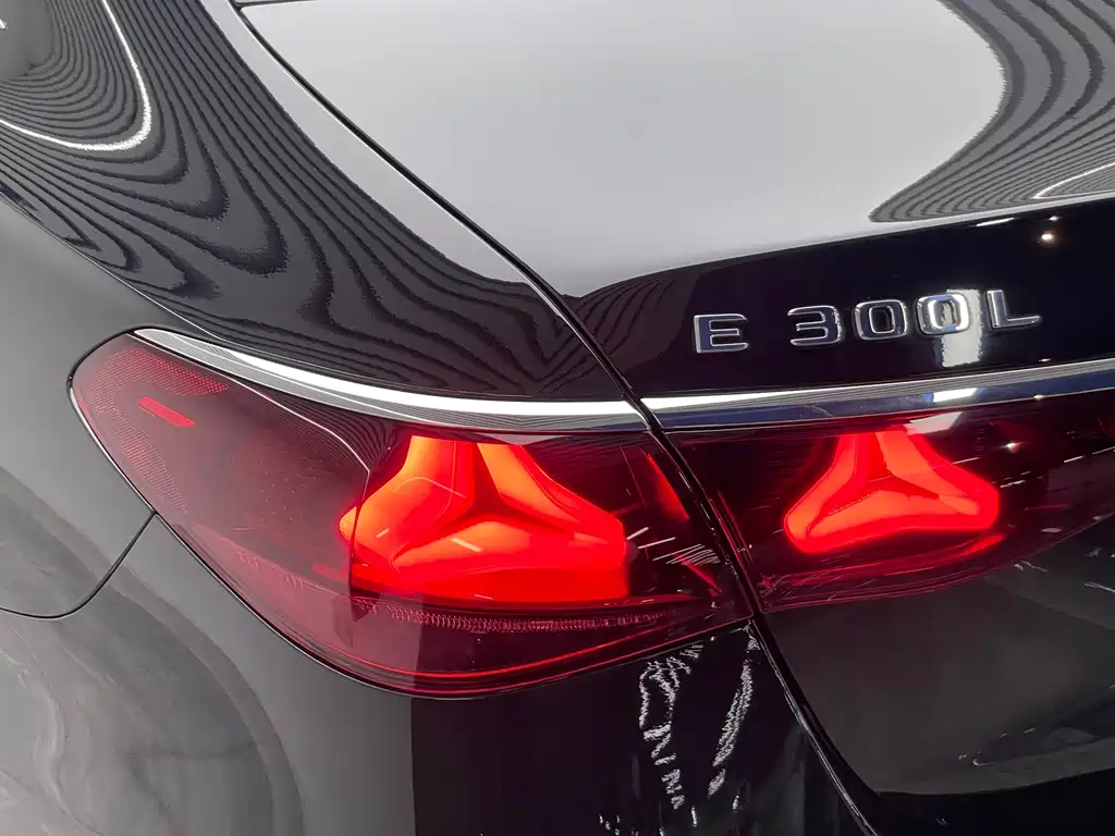 Mercedes-Benz E-Class 2025 — фото 20