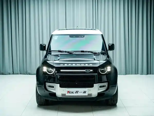 Land Rover Defender 2024