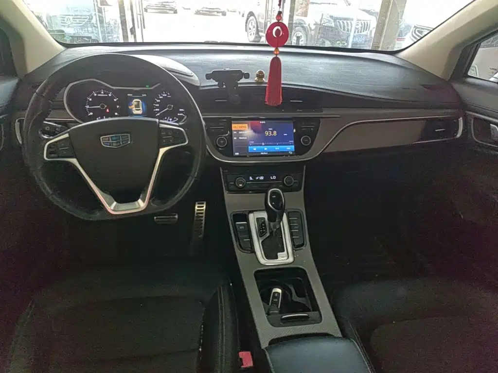 Geely Emgrand GS 2017 — фото 10