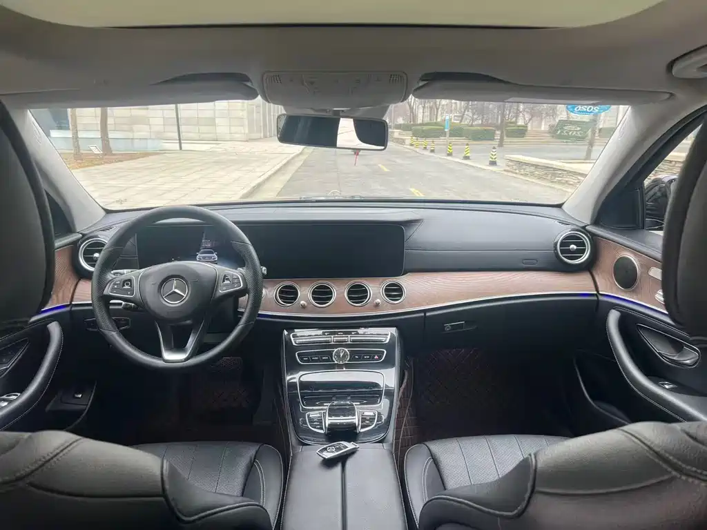 Mercedes-Benz E-Class 2017 — фото 12
