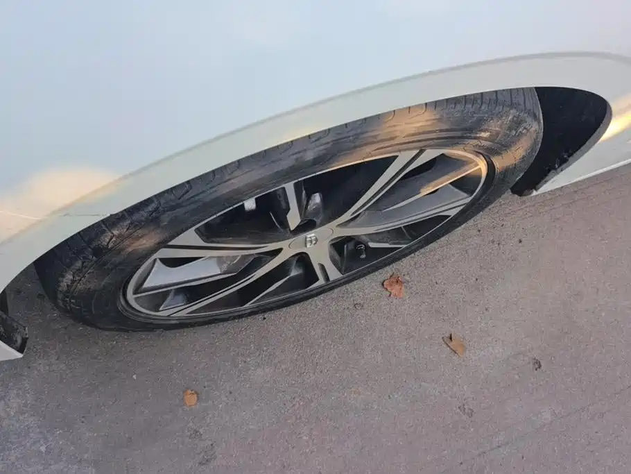 Geely Emgrand 2023