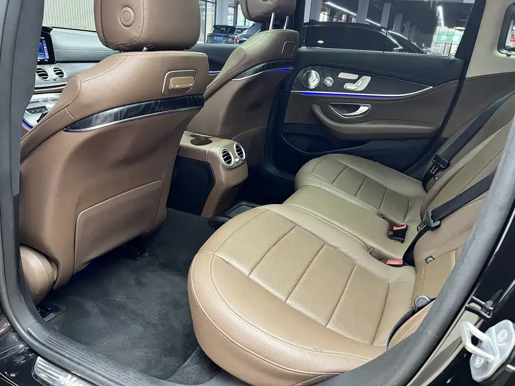 Mercedes-Benz E-Class 2019 — фото 13