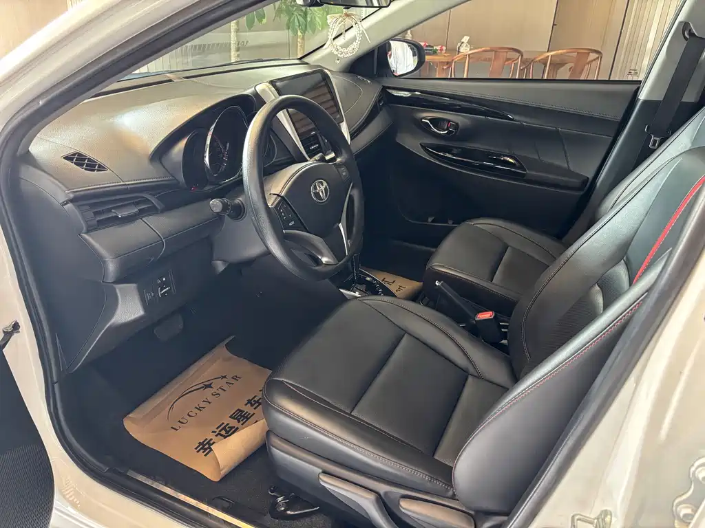 Toyota Yaris L 2023 — фото 9