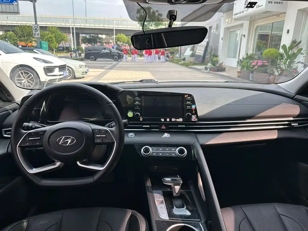Hyundai Elantra 2022