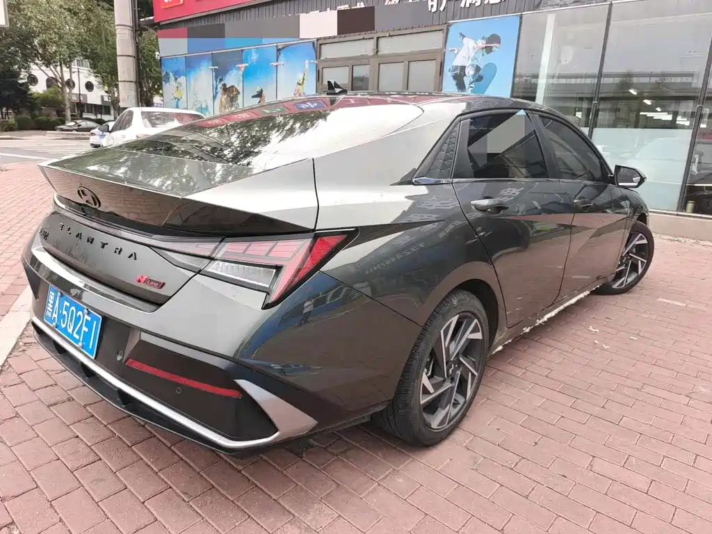 Hyundai Elantra 2023 — фото 10