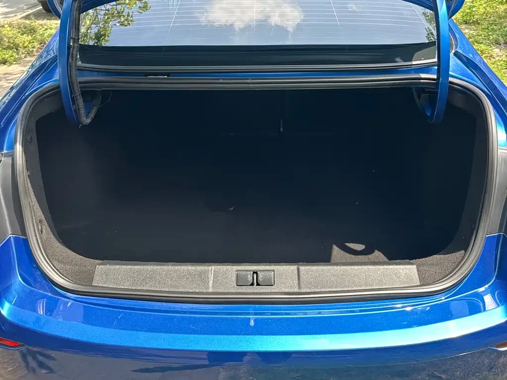 Peugeot 408 2019 — фото 15