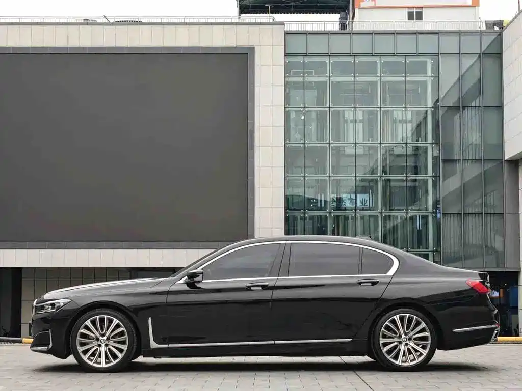 BMW 7 Series 2021 — фото 6