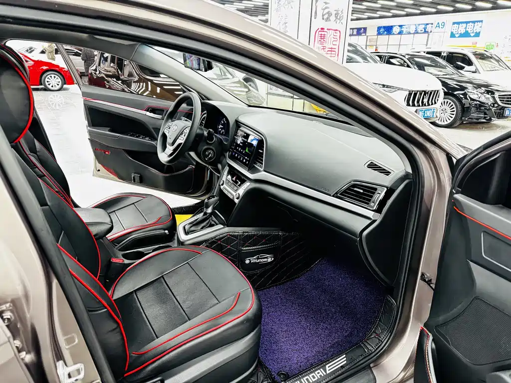 Hyundai Elantra 2016 — фото 10