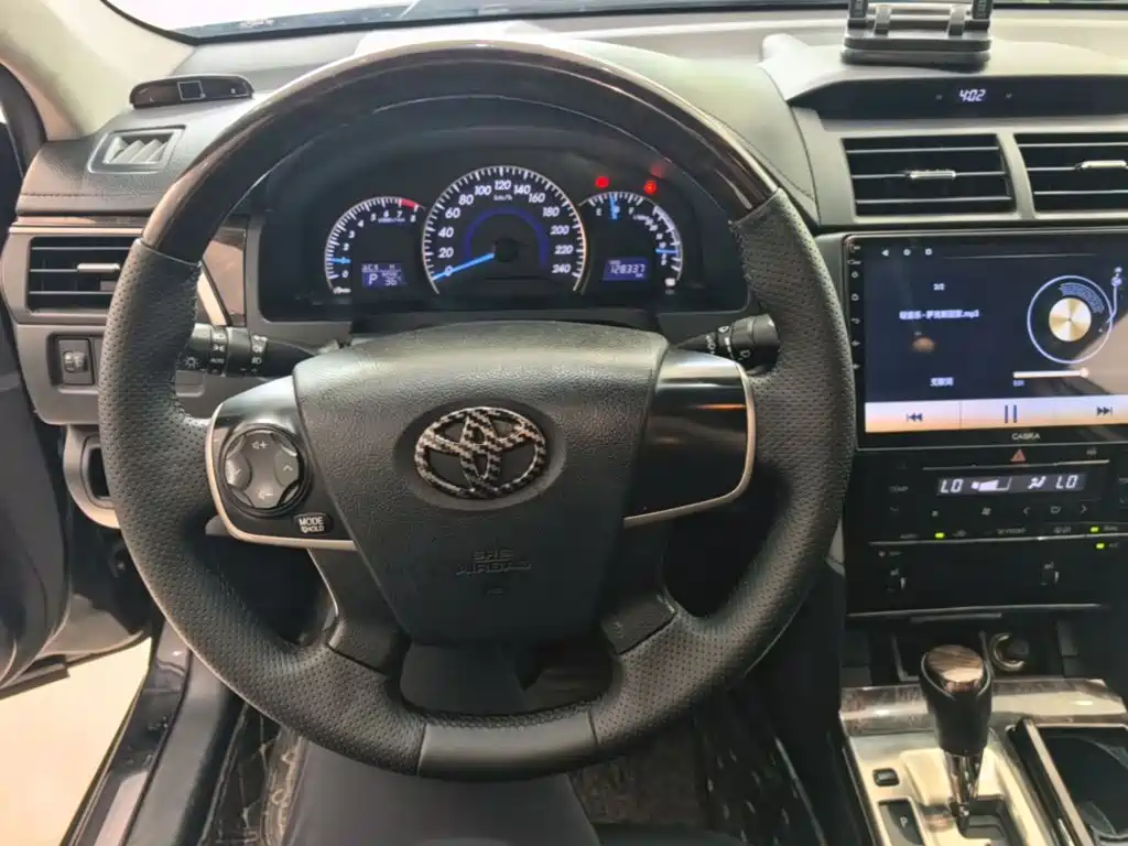 Toyota Camry 2015 — фото 11