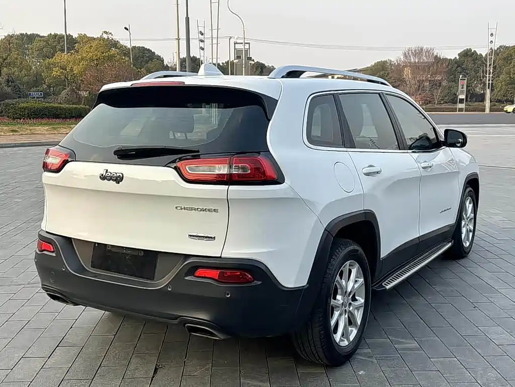 Jeep Cherokee 2015 — фото 5