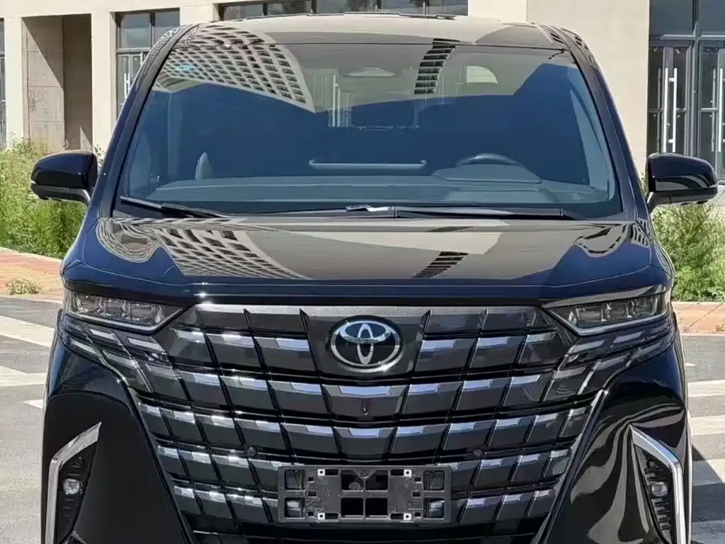 Toyota Alphard — фото 2
