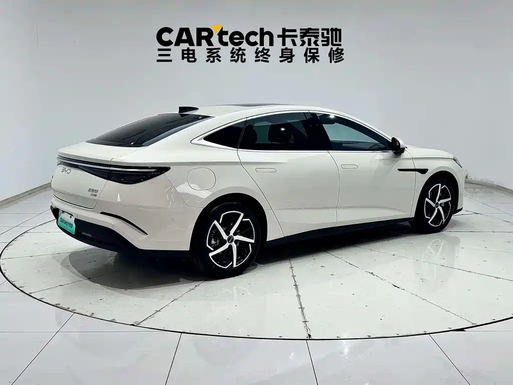 BYD Seal 07 DM-i 2026 — фото 12
