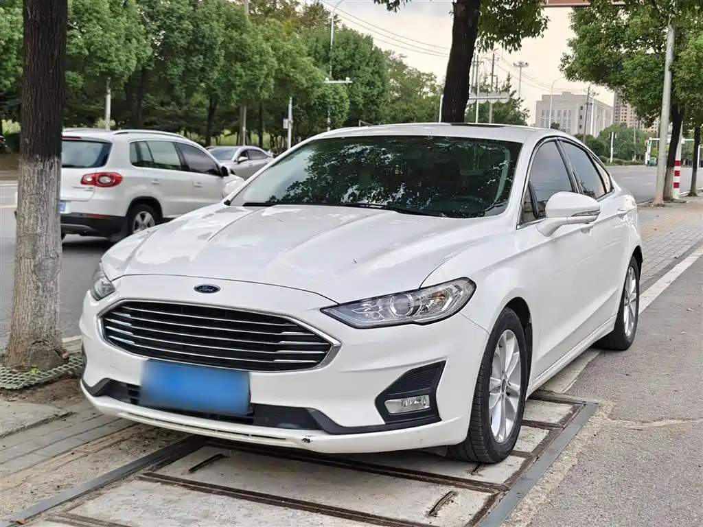 Ford Mondeo 2022 — фото 1