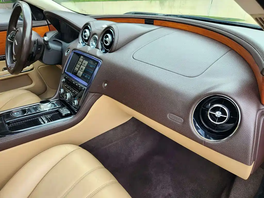 Jaguar XJ 2013 — фото 10