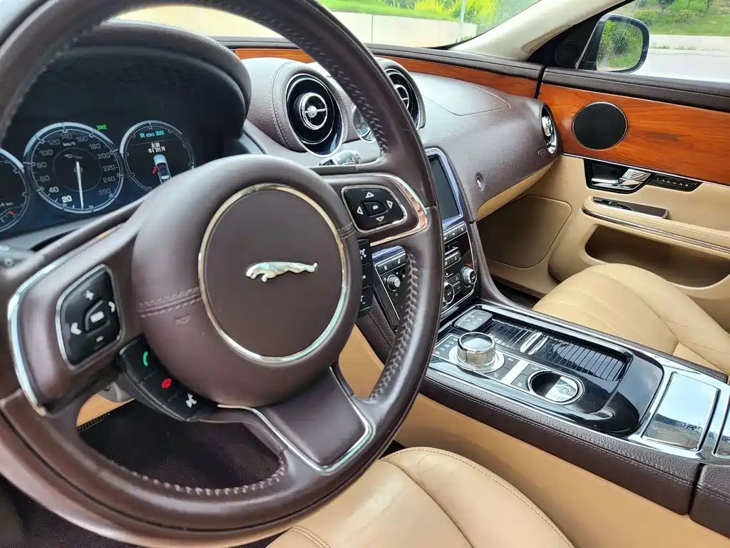Jaguar XJ 2013 — фото 17