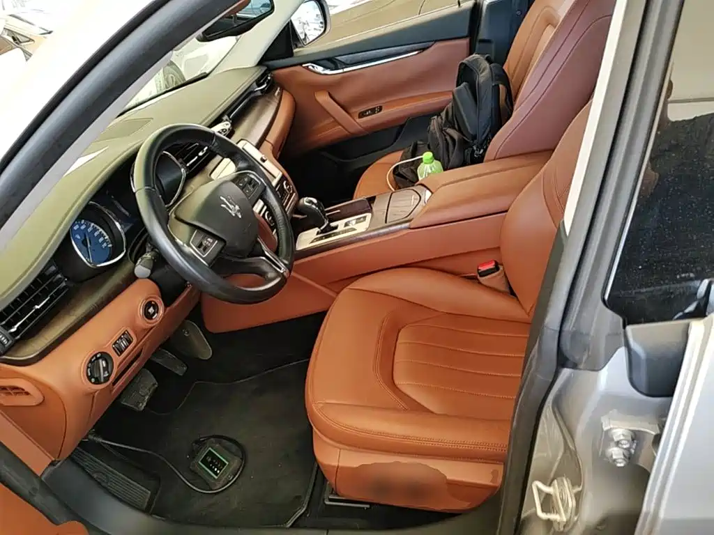 Maserati Quattroporte 2016 — фото 15