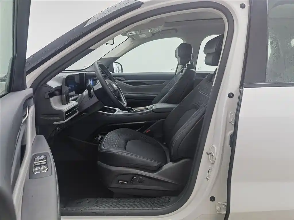Ford Edge 2023 — фото 10