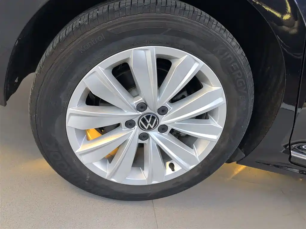 Volkswagen Passat 2021 — фото 26