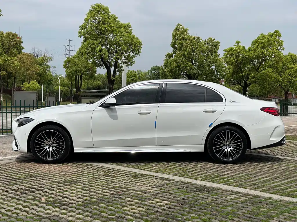 Mercedes-Benz C-Class 2024 — фото 4
