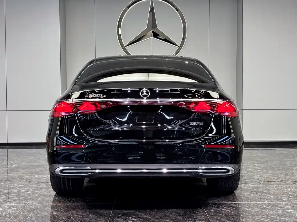 Mercedes-Benz E-Class 2025 — фото 8