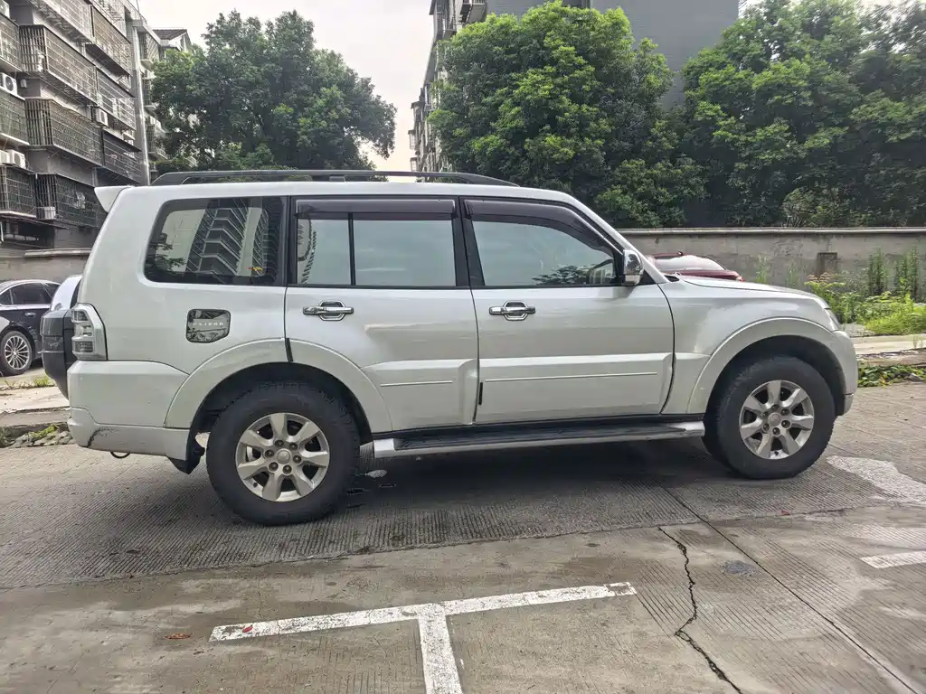 Mitsubishi Pajero 2018 — фото 14