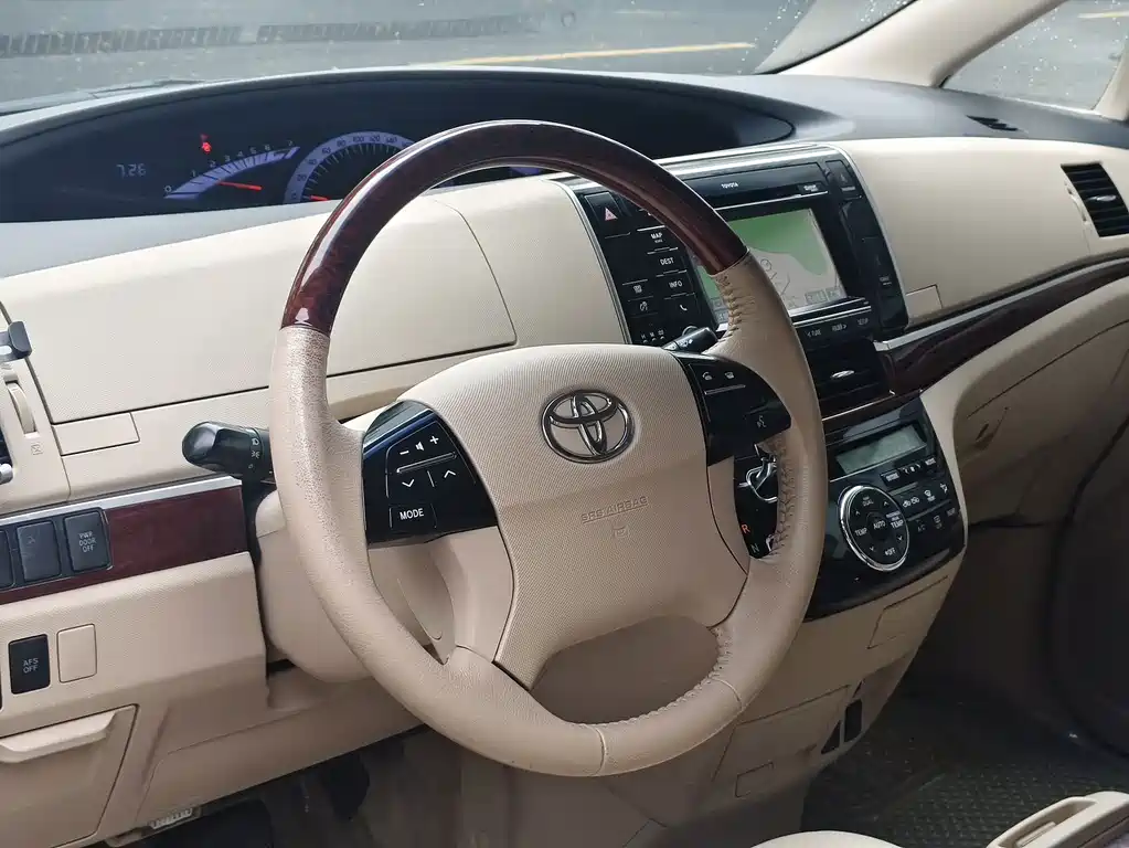 Toyota Previa 2015 — фото 4