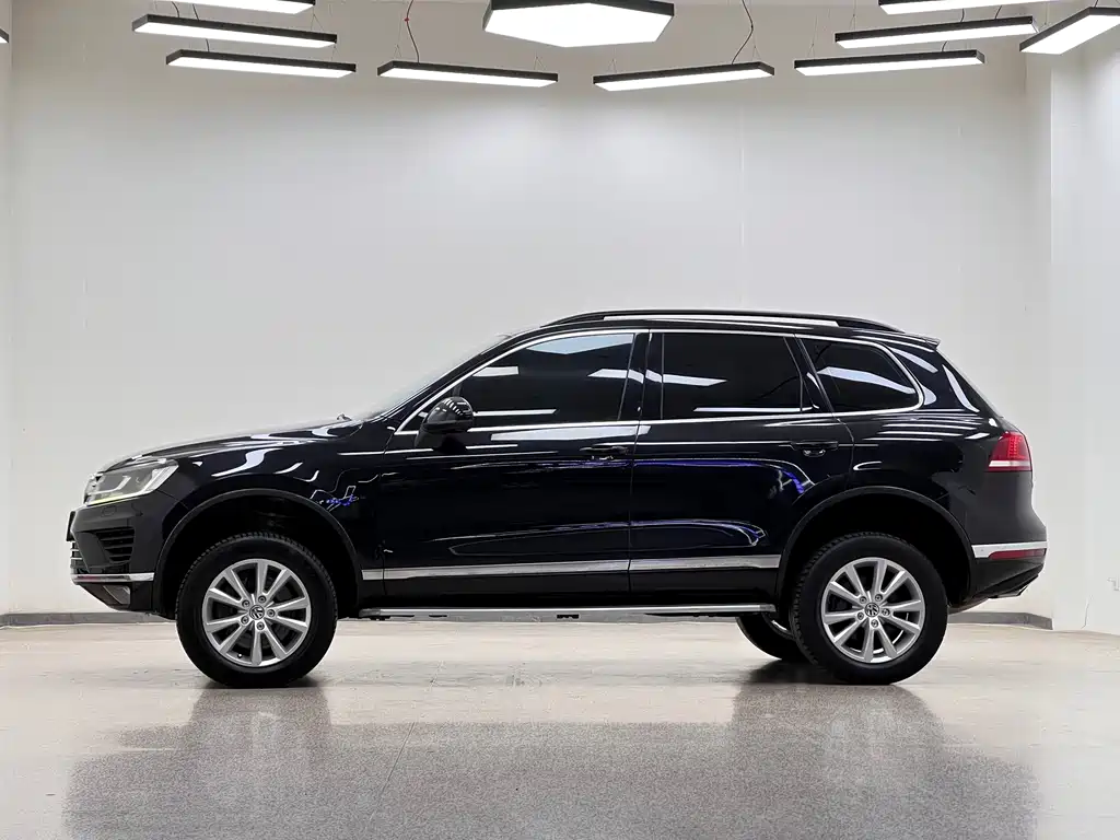 Volkswagen Touareg 2017 — фото 30