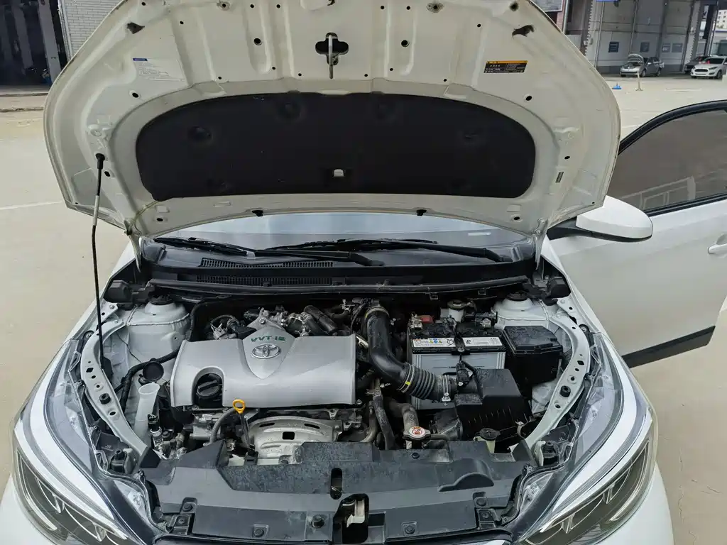 Toyota Yaris L 2021 — фото 16