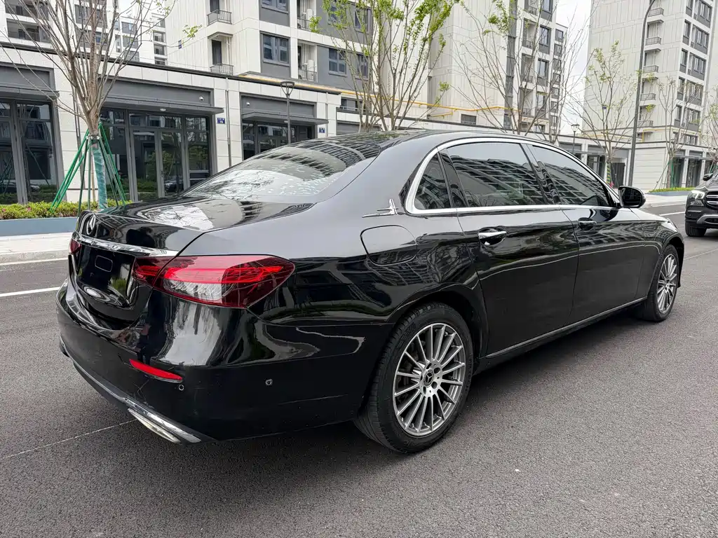 Mercedes-Benz E-Class 2022 — фото 10