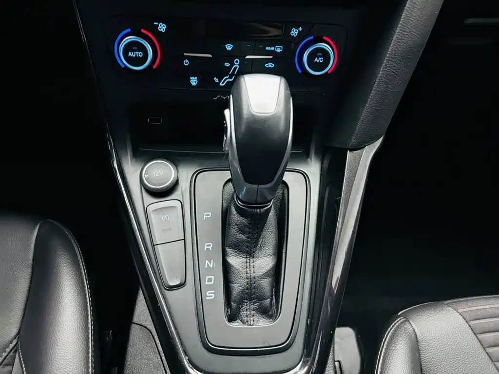 Ford Focus 2018 — фото 17