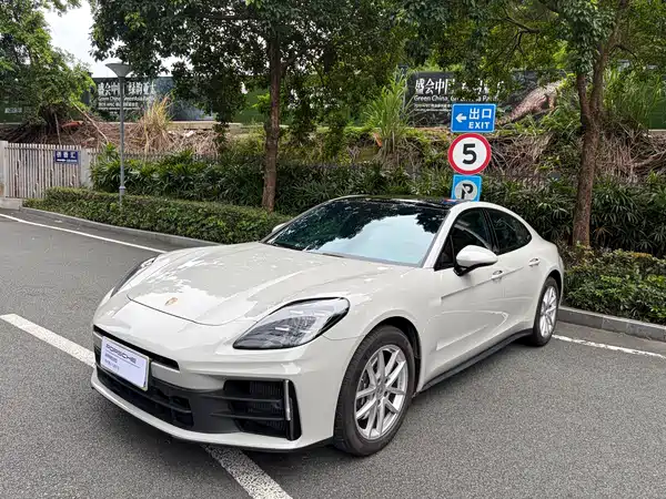 Porsche Panamera 2025
