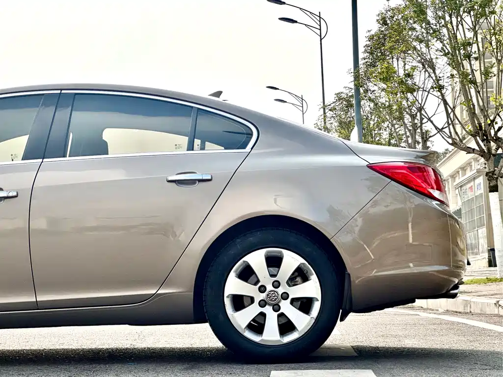 Buick Regal 2011 — фото 9