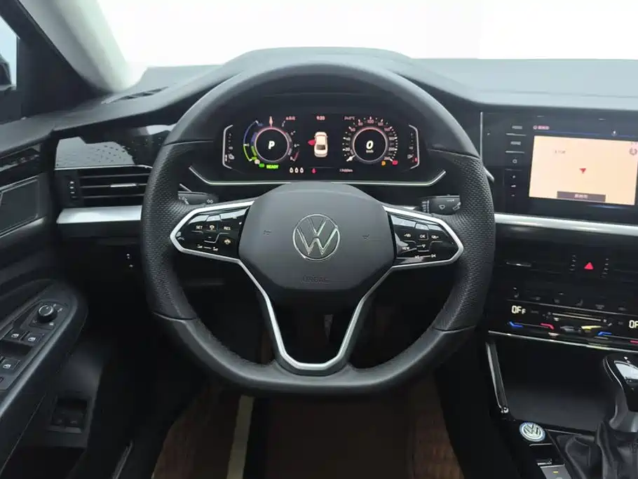 Volkswagen Passat Plug-In Hybrid 2023 — фото 15