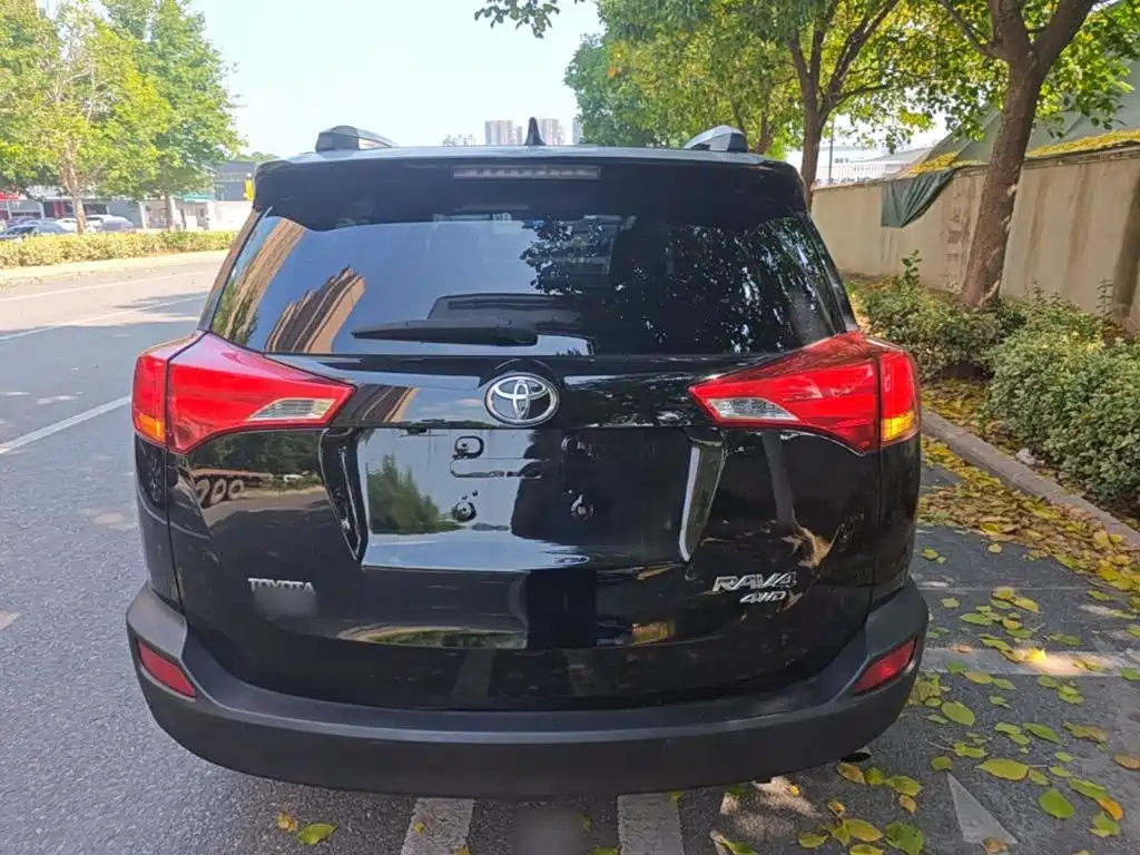 Toyota RAV4 2015 — фото 6
