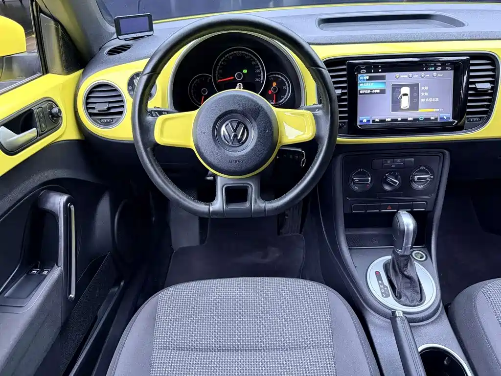 Volkswagen Beetle 2015 — фото 13