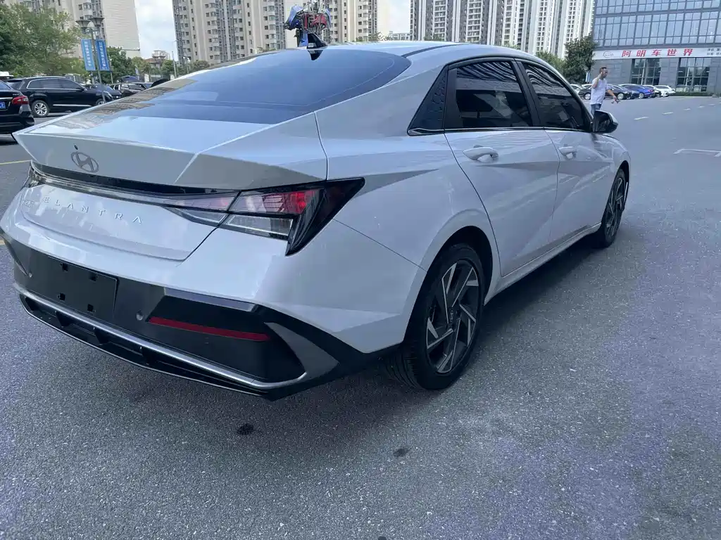 Hyundai Elantra 2025