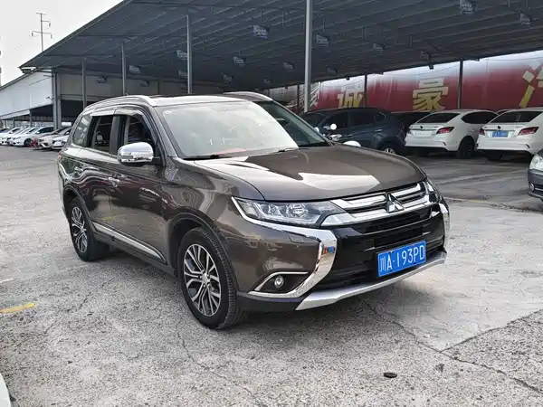 Mitsubishi Outlander 2016
