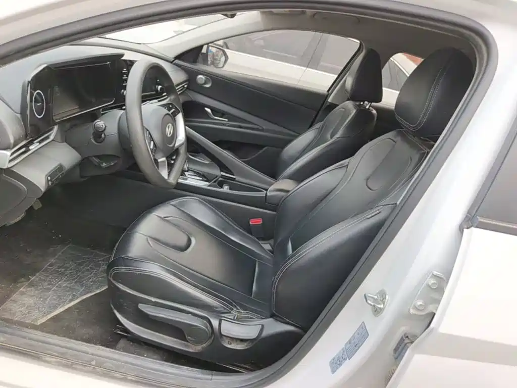 Hyundai Elantra 2023 — фото 11