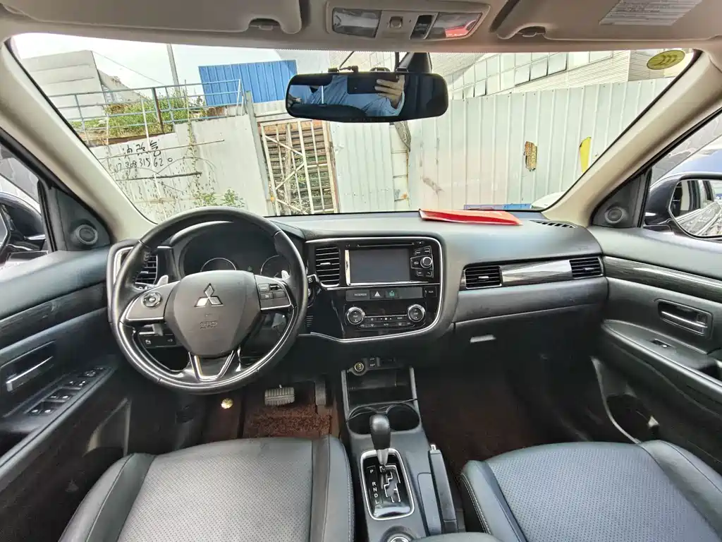 Mitsubishi Outlander 2016 — фото 6