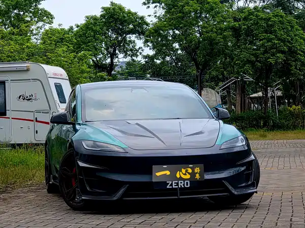 Tesla Model 3 2024