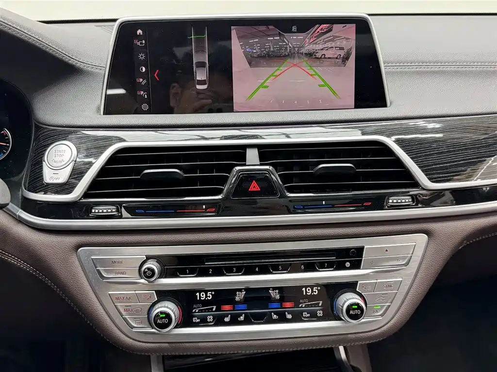BMW 7 Series 2019 — фото 13