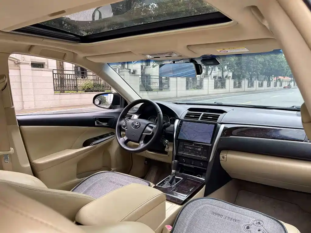 Toyota Camry 2017 — фото 8