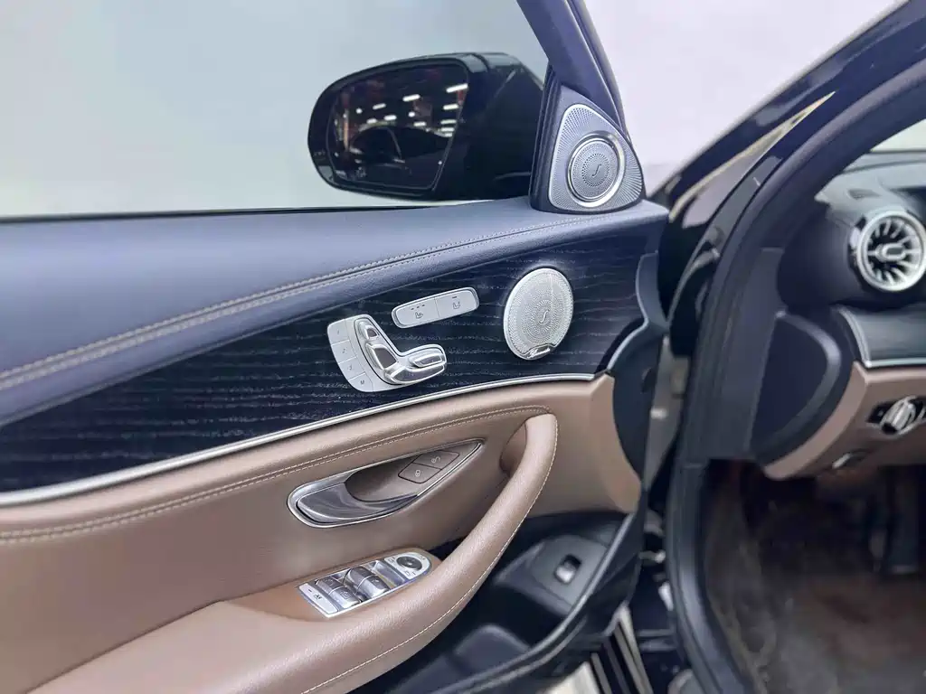 Mercedes-Benz E-Class 2021 — фото 16