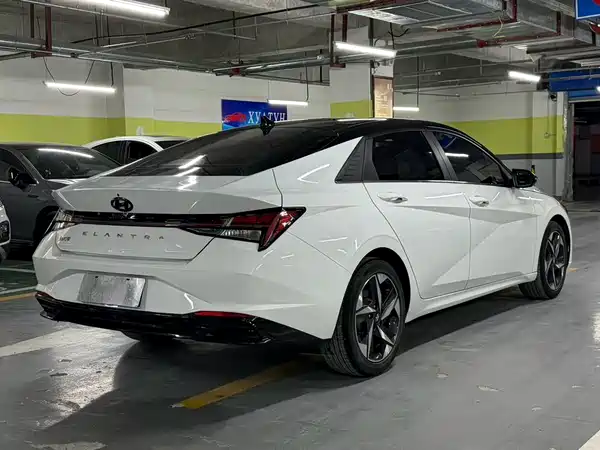 Hyundai Elantra 2022