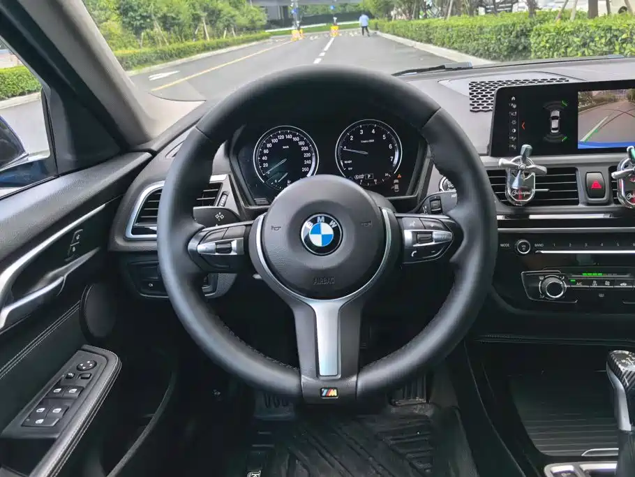 BMW 1 Series 2019 — фото 15