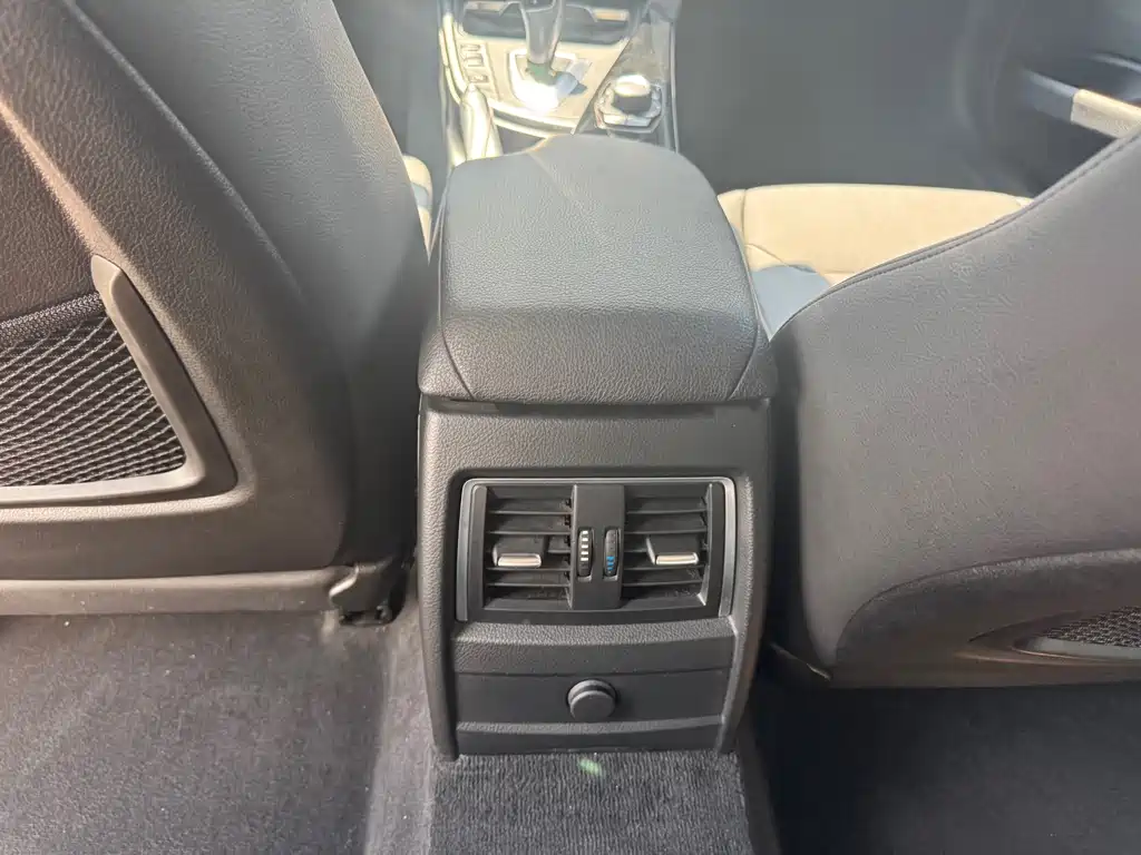 BMW 3 Series 2017 — фото 10